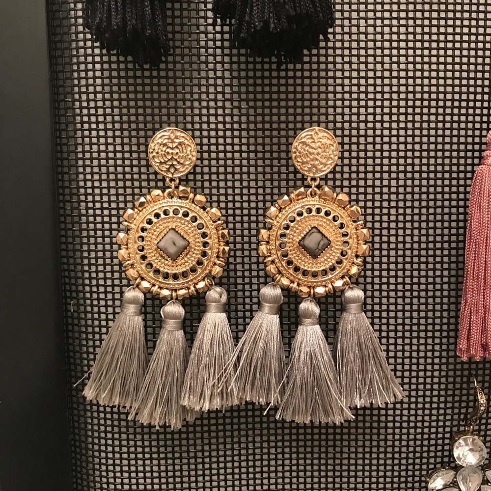 TOBI •GRAY & GOLD TASSEL CHANDELIER EARRINGS• - Picture 4 of 4